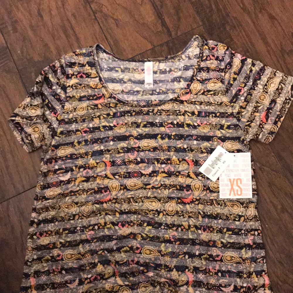 LulaRoe Classic T.